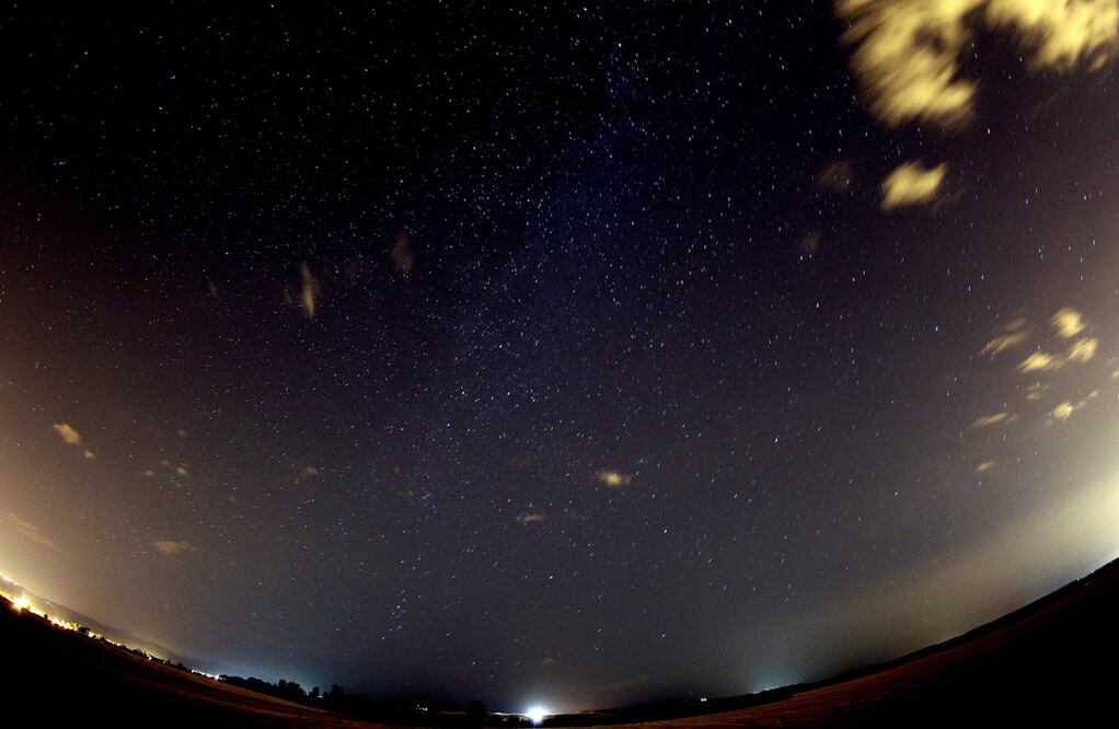 Lluvia de estrellas de las Perseídas, vistas desde Madrid. Foto: EFE/J.J.Guillen, archivo 