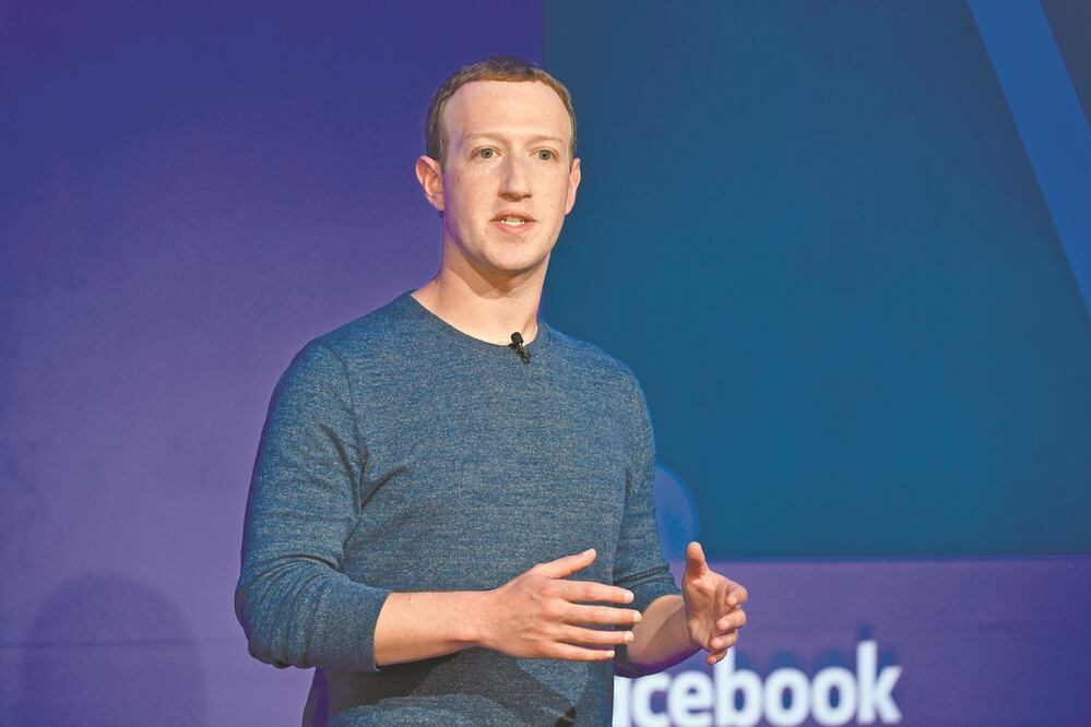 Mak Zuckerberg decidió bloquear las redes sociales de Trump por incitar a la insurrección contra la democracía. Foto: EFE