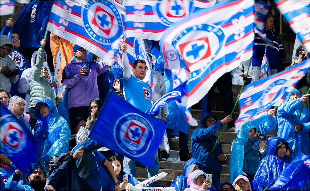 La afición de Cruz Azul durante el primer partido del Apertura 2025. FOTO: IMAGO7