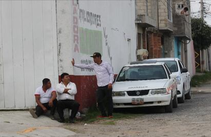 Taxistas instalan bases en inmediaciones del Tren Interurbano México-Toluca