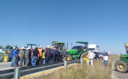 Campesinos de Tlaxcala mantienen bloqueos carreteros y en vías férreas; demandan subsidios al campo local