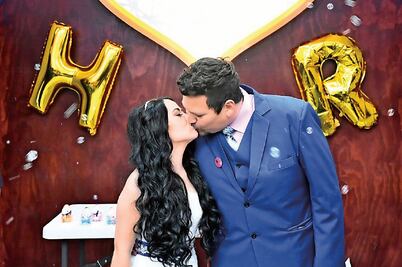 Celebran boda al ritmo de los beats