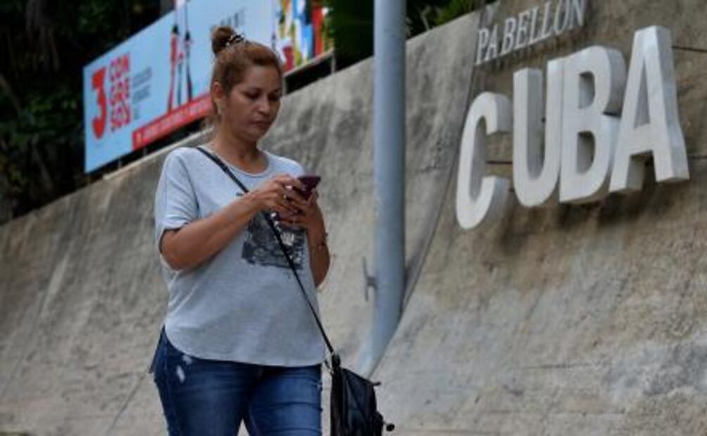 Con tarifas altas, inicia en Cuba servicio de internet para celulares