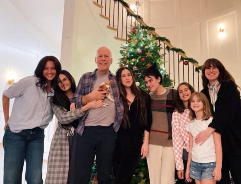 Demi Moore se muda con Bruce Willis y su esposa para cuidar al actor