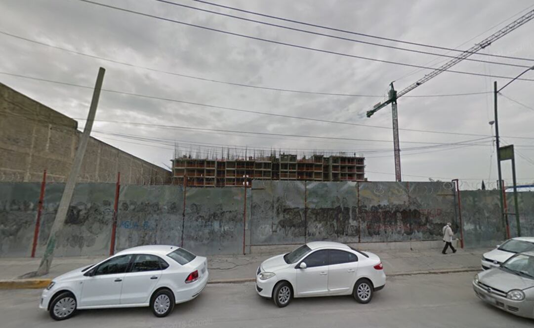 Construcción de Aztecas 215, ubicada en la colonia Los Reyes, Coyoacán, donde se detectó una violación al programa de la demarcación. Foto: Captura de Google Maps