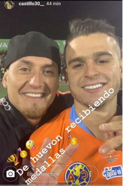 De huevón recibiendo medallas: Nicolás Castillo