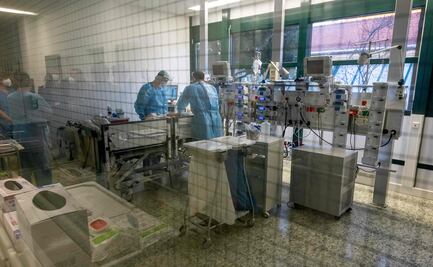 Hospitalización es menos probable con ómicron, dice Agencia de Salud de Reino Unido