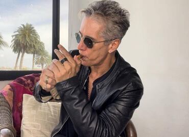 Fernando Carrillo, a sus 57 años, sorprende al revelar cuánto gana por posar sin ropa