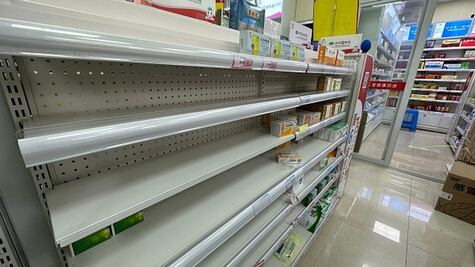 China: "Compras de pánico" disparan desabasto tras el fin de las restricciones por Covid