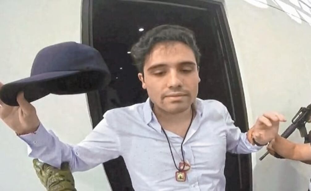 Ovidio Guzmán fue arrestado en México en 2023 y fue extraditado a Estados Unidos. Está acusado en un tribunal federal en Chicago de cinco cargos por lavado de dinero y delitos relacionados con drogas y armas de fuego.