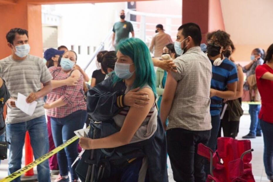 Carmen, una de las primeras jóvenes vacunadas en Baja California