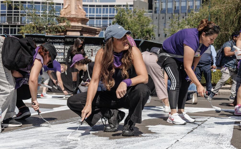 Colectivos se reúnen en la glorieta de las mujeres que luchan para exigir quitar el fuero a Cuauhtémoc Blanco
Foto: Yaretzy M. Osnaya / EL UNIVERSAL