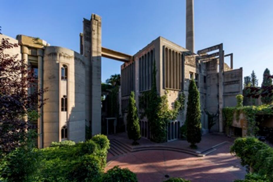 Un arquitecto que dirigió  películas y publicó novelas
