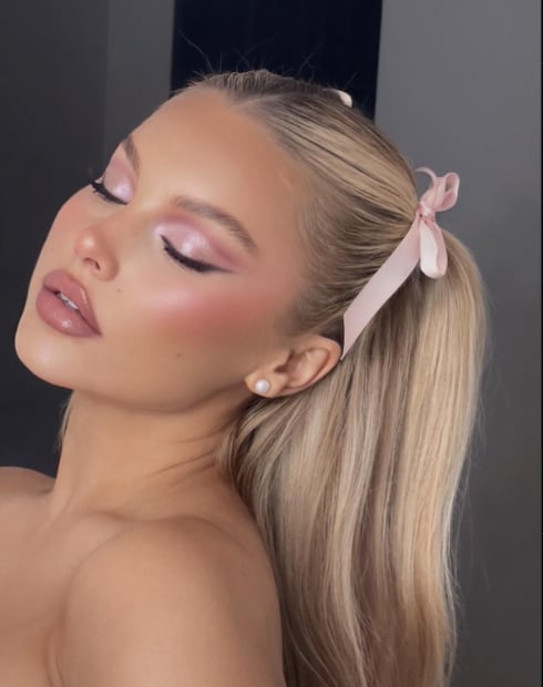 Dale un plus a tu maquillaje al estilo preppy. Foto: Instagram @bybrookelle