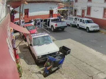 ¡A la vista de todos! Secuestran a 2 menores de edad en el centro de Pátzcuaro, Michoacán: VIDEO