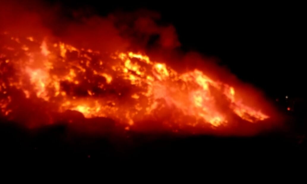 Arde tiradero de Chiconautla, en Edoméx; no hay lesionados