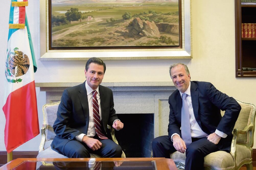 Enrique Peña Nieto se reunió ayer con el ex candidato a la Presidencia José Antonio Meade y le agradeció su colaboración durante su administración. Foto: PRESIDENCIA