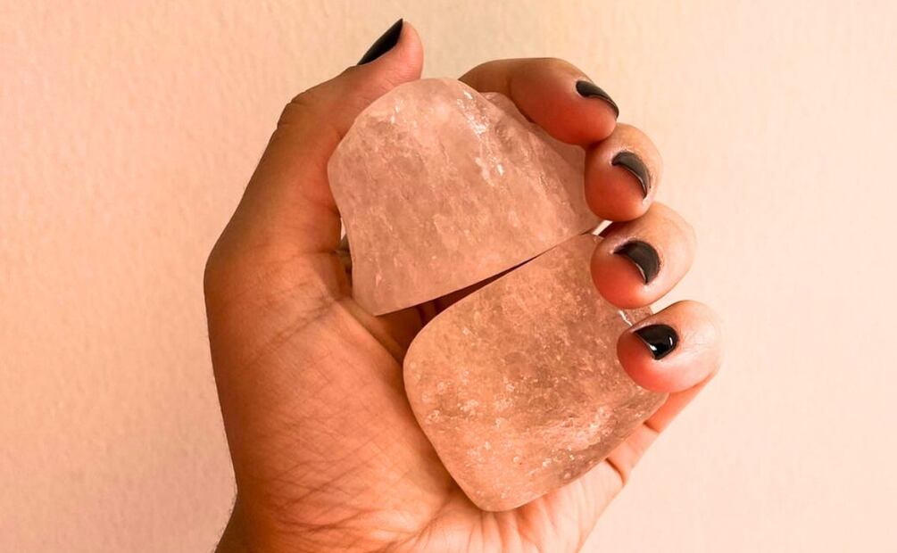 Usos de la piedra de alumbre. Foto: Instagram @piedradealumbre.ec