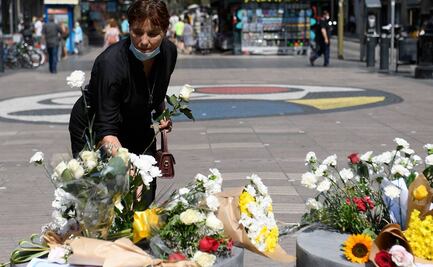 Barcelona recuerda con silencio y flores a víctimas del ataque terrorista de 2017