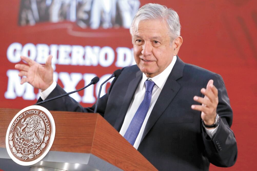 Andrés Manuel López Obrador aseguró que si la reforma de revocación de mandato se aprueba, ésta aplicará para el Ejecutivo, gobernadores, senadores, presidentes municipales y otros cargos (AGUSTÍN SALINAS. EL UNIVERSAL)