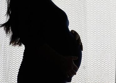 Vacunas antiCovid no multiplican los abortos espontáneos en Reino Unido