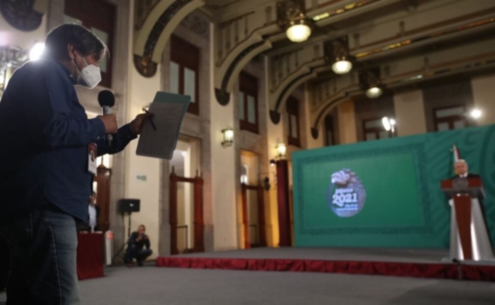 Muecas, disparates, “no somos iguales”, debate intenso... Crónica de Astillero en la mañanera de AMLO