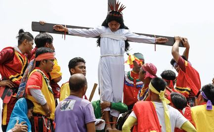 En Filipinas detienen a travesti por vestirse de Jesucristo y cantar padre nuestro en show