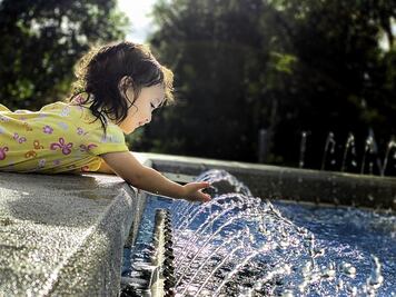 PRI propone otorgar permiso de paternidad con goce de sueldo a hombres que adopten