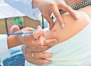 ¿Me puedo vacunar contra la influenza si me pusieron dosis contra Covid-19?