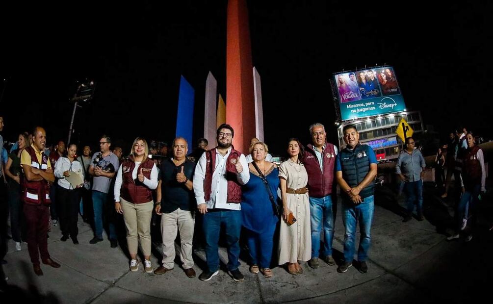 Vuelven a iluminar las Torres de Satélite, declaradas monumento artístico nacional (14/05/2025). Foto: Especial