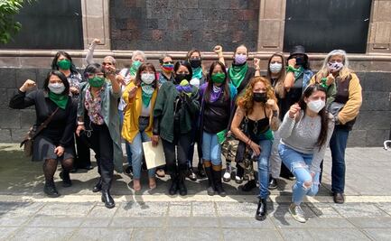 "¡La maternidad será libre o no será!": feministas realizan "pañuelazo municipal" en Toluca