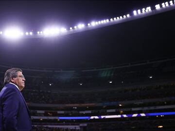 Miguel Herrera fue abucheado en el Estadio Azteca