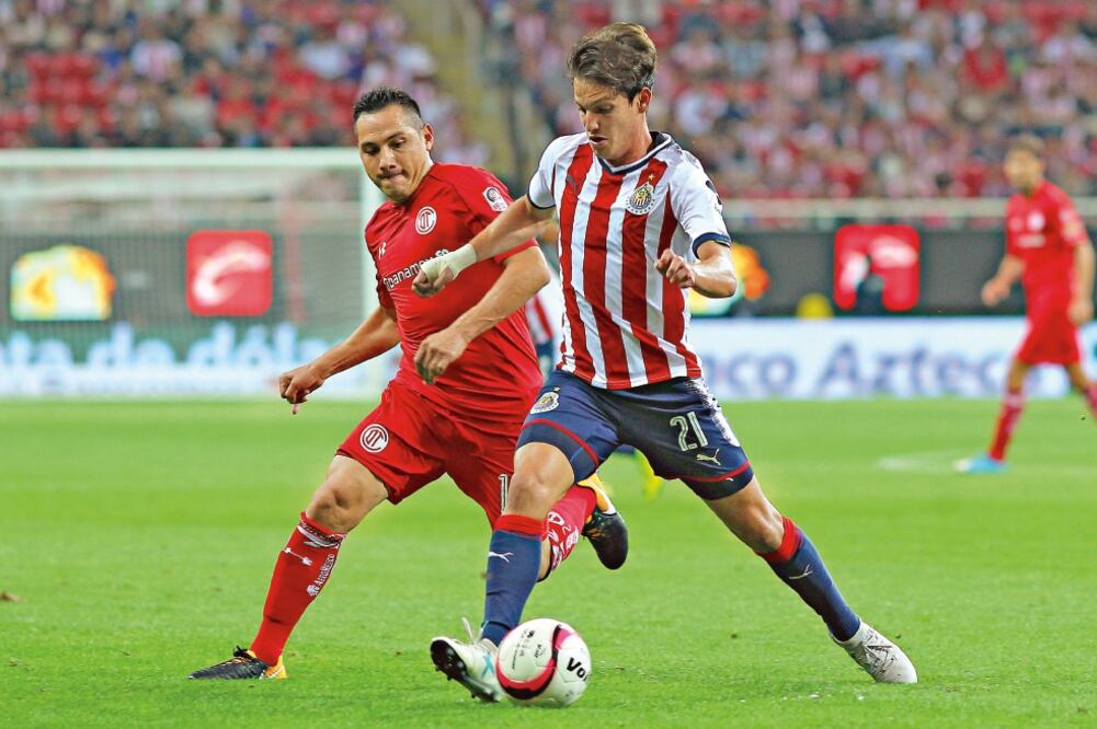 El duelo entre rojiblancos y choriceros se caracterizó por los roces. (JORGE BARAJAS. IMAGO7)