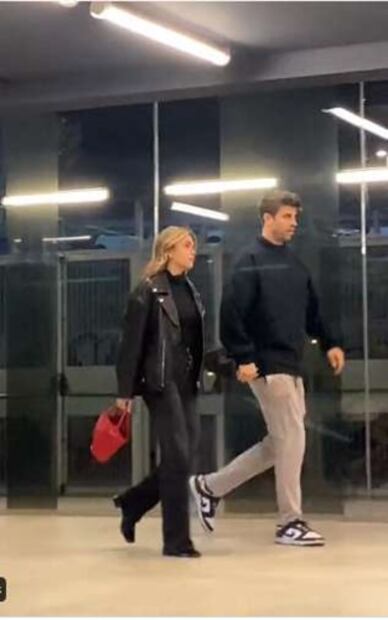 ¿Piqué y Clara Chía son echados de un restaurante por un fan de Shakira?