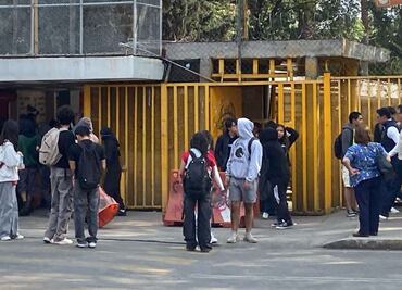 Estudiantes de Prepa 5 de la UNAM bloquean Calzada del Hueso; durante protesta, hubo altercados con automovilistas