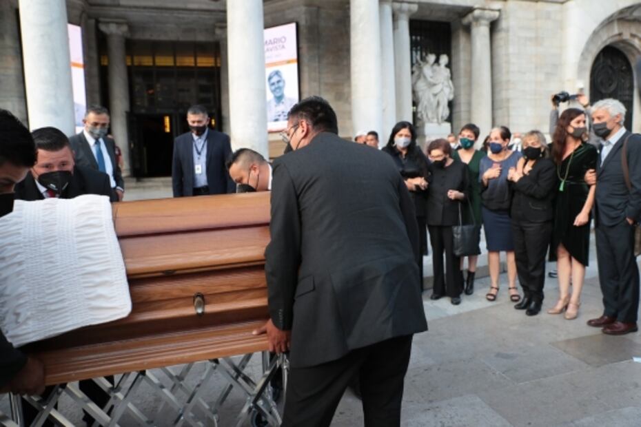 Entre anécdotas, aplausos y lágrimas despiden a Mario Lavista