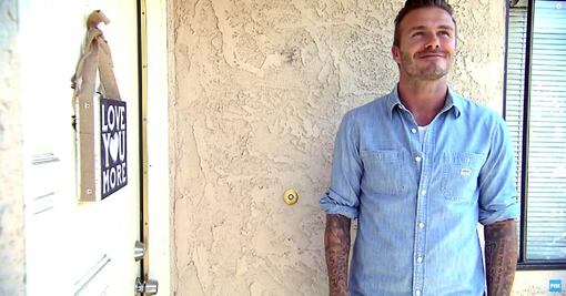 Beckham reparte dinero a familia