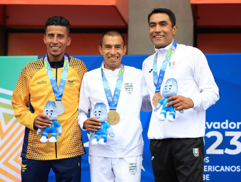 Juan Luis Barrios en el podio de San Salvador 2023 - Foto: CONADE