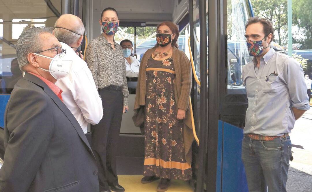 El Gobierno local canceló los vales de gasolina y papel. Ayer, Claudia Sheinbaum puso en marcha el trolebús articulado. Foto: FERNANDA ROJAS. EL UNIVERSAL
