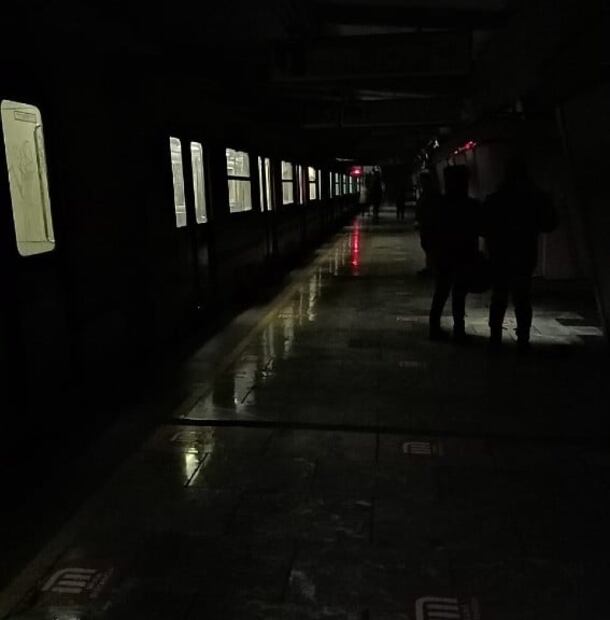 Las escenas del incendio en el puesto central de control del Metro, en calle Delicias