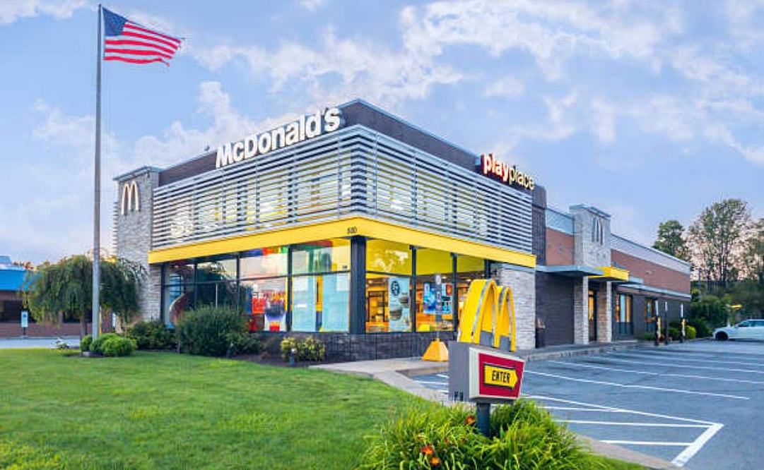 McDonald’s suspenderá su participación en encuestas externas sobre el tema "para enfocarnos en el trabajo que estamos haciendo internamente para hacer crecer el negocio". Foto: IStock