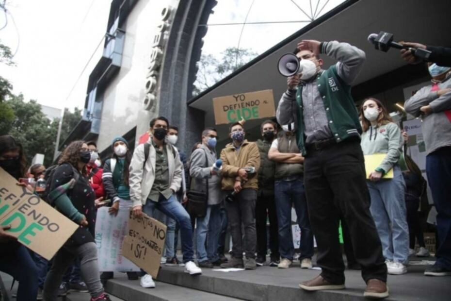 Comunidad del CIDE se manifiesta por las acciones de su director José Antonio Romero Tellaeche 