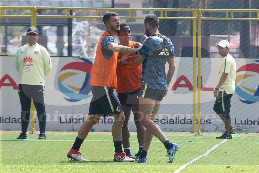 Carlos Mejía/ EL UNIVERSAL. Guido Rodríguez llegó a separarlos tras el incidente.