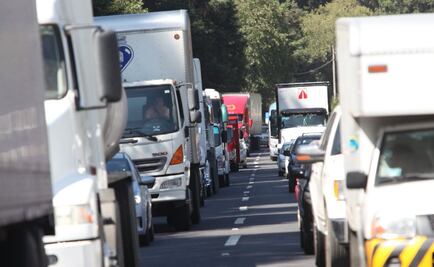 Transportistas provocan caos vial y retrasos en la México-Toluca