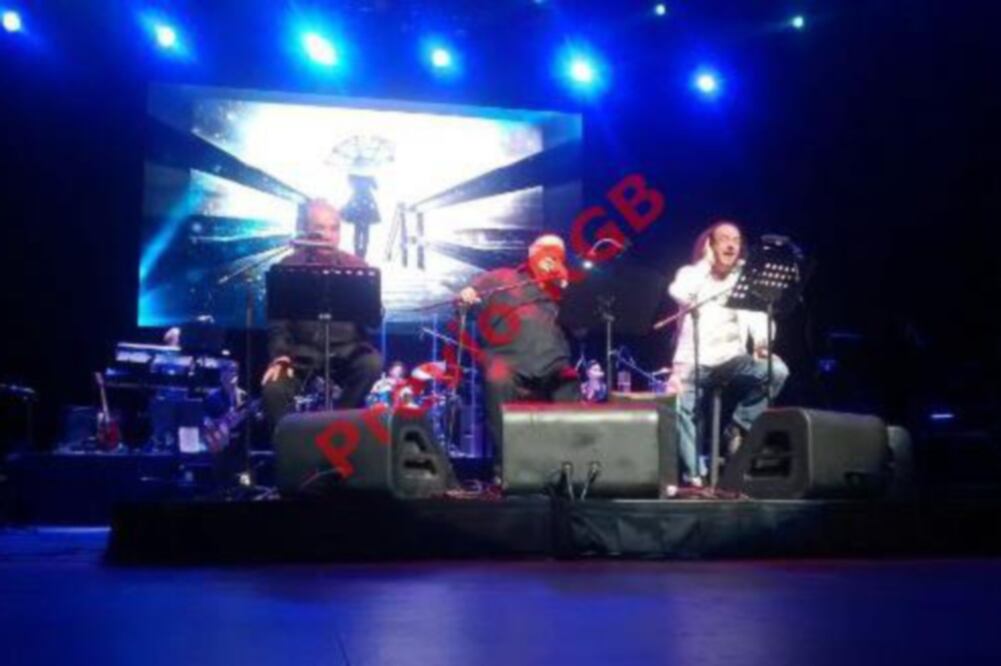 El concierto terminó con los cantatuores juntos interpretando “El breve espacio” (TWITTER DE FERNANDO DELGADILLO)