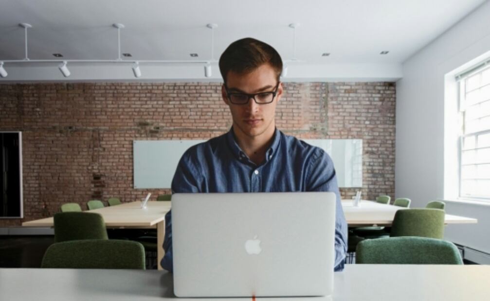 21% de empleados daría de su sueldo a cambio de hacer Home Office