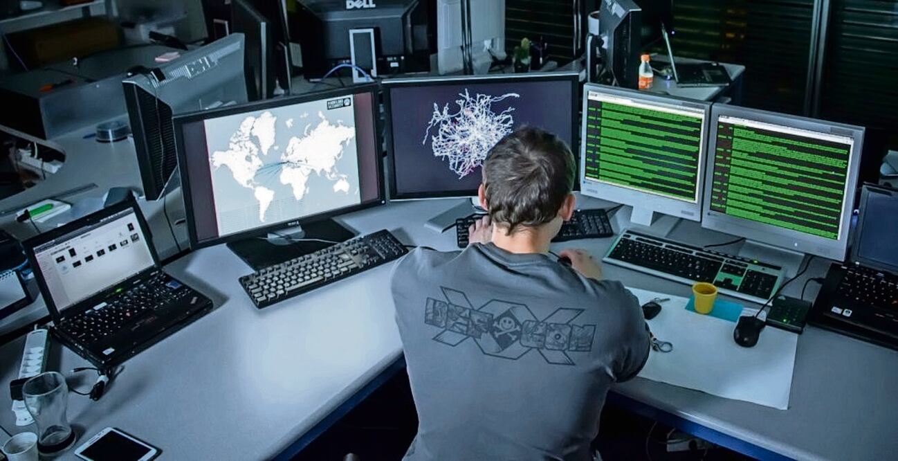 Los ciberataques van desde el robo de información de áreas gubernamentales en favor de gestiones antagónicas, hasta secuestros de datos a empresas por los que se piden rescates para liberarlos y no divulgarlos. Foto: Share.America.Gov