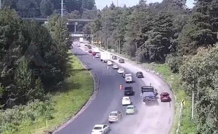 Tractocamión a exceso de velocidad choca contra seis autos en la México-Toluca