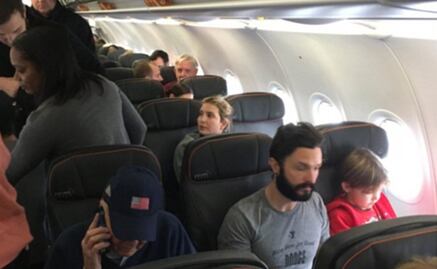 Expulsan a hombre de avión por "molestar" a Ivanka Trump