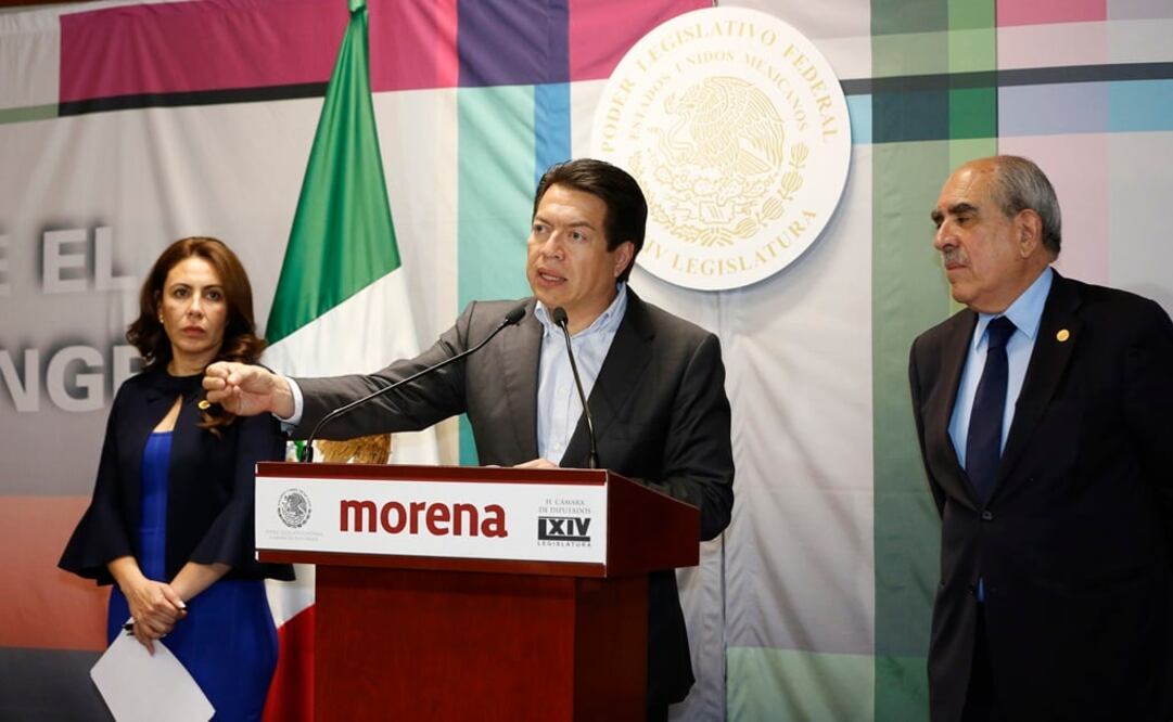 Mario Delgado, (al centro) coordinador del grupo parlamentario de Morena. Foto: Especial